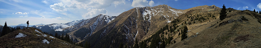 Dal sent. 124 vista a sud-ovest verso la vallta di San Marco e Monte Fioraro-Azzarini